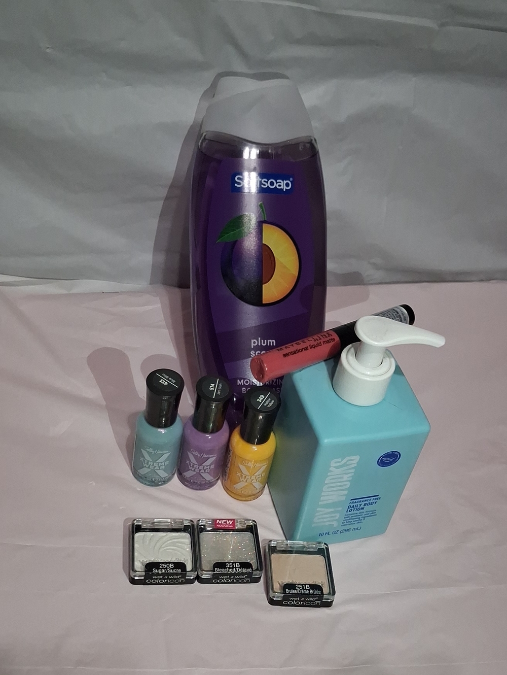 ✨ NIB 9-Piece Beauty & Bath Bundle - Softsoap, BBW, Maybelline, Wet n Wild ✨